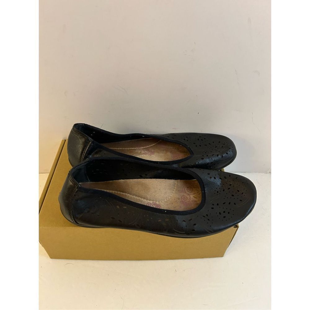 Earth origins black flats size 9 faux leather eyelet used